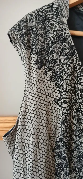 Vestido estampado floral y encaje