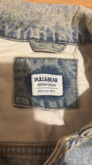 Chaqueta vaquera Pull&Bear con parches