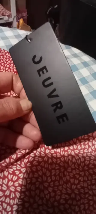 Vestido rojo con estampado floral