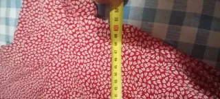 Vestido rojo con estampado floral