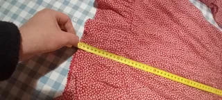 Vestido rojo con estampado floral