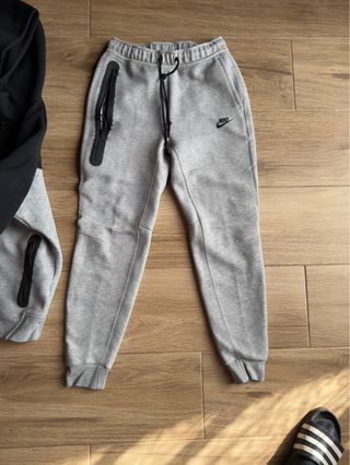 Tuta Nike Tech Fleece Grigia e Nera