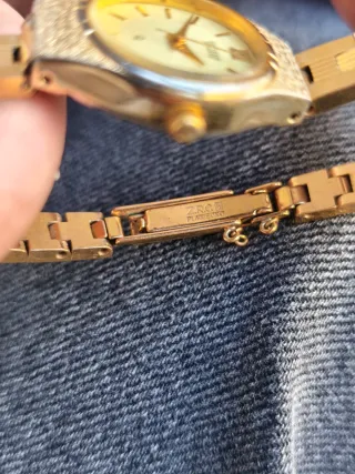 Reloj Citizen Mujer Dorado Ovalado