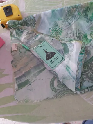 Foulard stola verde e oro con motivi floreale