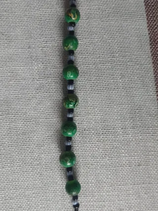 Collana perline verdi e nere