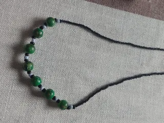 Collana perline verdi e nere