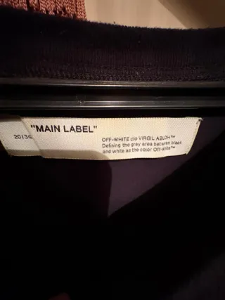 T-shirt Off-White nera con stampa