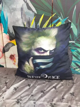 Cojín Beetlejuice 45cm relleno incluido