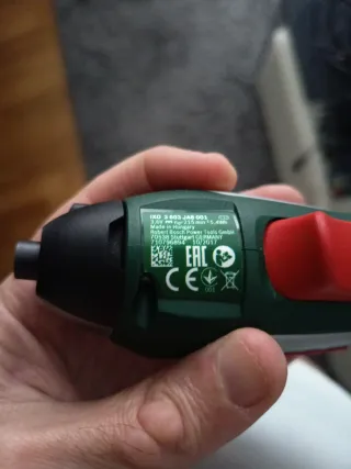 Atornillador Bosch IXO con accesorios