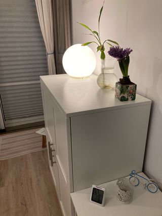 Mueble de salón blanco con almacenaje