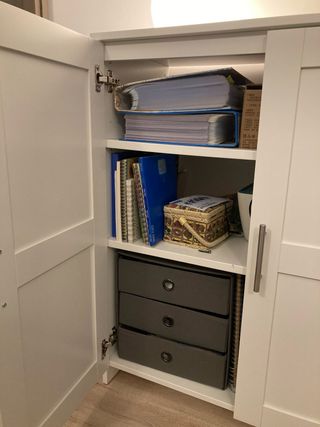 Mueble de salón blanco con almacenaje