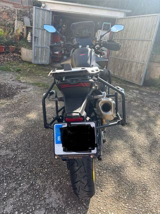 Voge 900 DSX Negra y Dorada