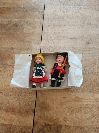 Pareja muñecos folklore años 60