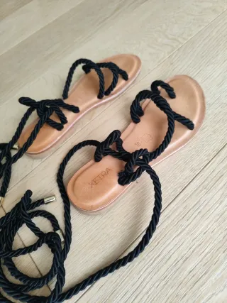 Sandali bassi neri con lacci