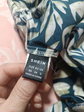 Conjunto SHEIN Blusa Corta y Shorts Estampado