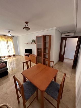 Piso en alquiler en Linares