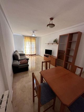 Piso en alquiler en Linares