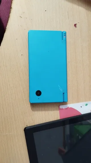 Nintendo DSi blu con 4 giochi