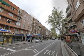 Local comercial en alquiler en Pueblo Nuevo en Madrid