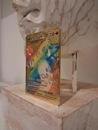 Carta Pokémon Charizard VMAX 074/073