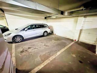 Garaje en venta en Moscardó en Madrid