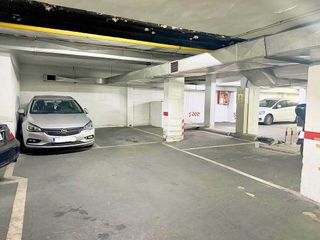 Garaje en venta en Moscardó en Madrid