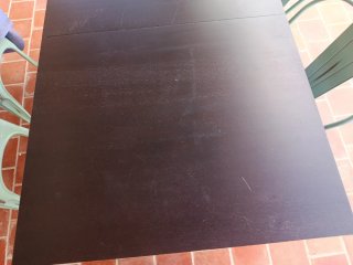 Mesa salón negra y 4 sillas beige