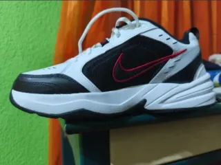 Nike Monarch IV Deportivas Negro Blanco