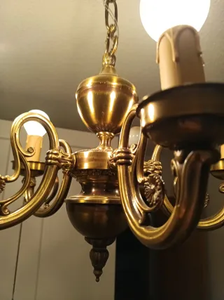 Lámpara de bronce estilo clásico