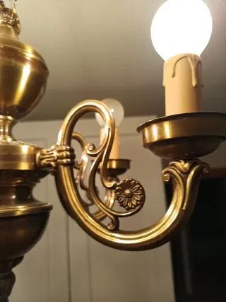 Lámpara de bronce estilo clásico