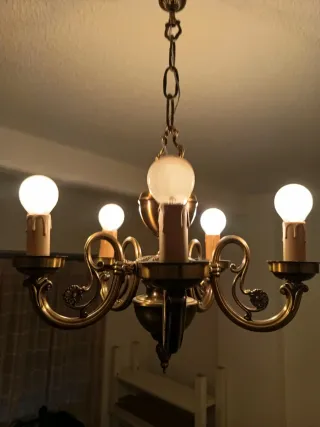 Lámpara de bronce estilo clásico