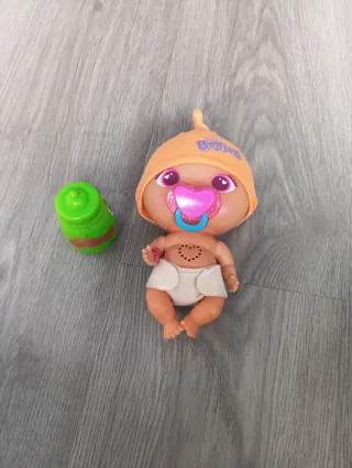 Bebé Bellies con chupete y pañal