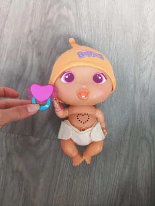 Bebé Bellies con chupete y pañal