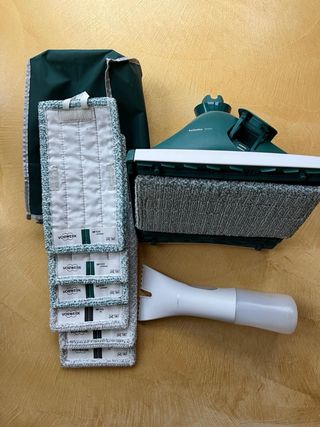 SP520 Lavapavimenti della Folletto con accessori.