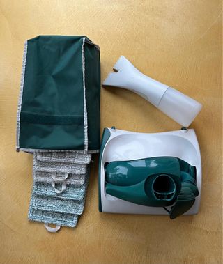 SP520 Lavapavimenti della Folletto con accessori.