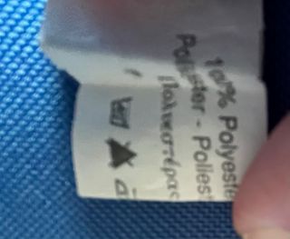 Mantel azul con borde estampado