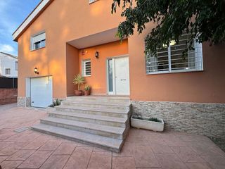 Chalet en venta en Parque de la Bombilla-Pla de Rascanya en Llíria