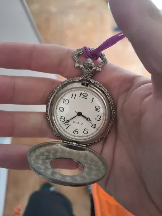 Orologio da tasca vintage con nastro viola