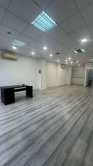 Local comercial en alquiler en Pajaritos - Plaza de Toros en Granada