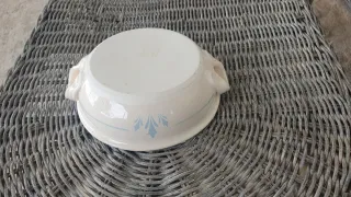 Tegame in terracotta con bordo blu