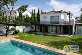 Chalet en alquiler en Las Cancelas - Valdeolletas en Marbella
