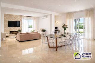 Chalet en alquiler en Las Cancelas - Valdeolletas en Marbella