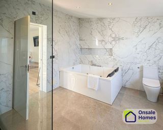 Chalet en alquiler en Las Cancelas - Valdeolletas en Marbella