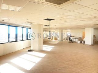 Oficina en alquiler en Tres Olivos - Valverde en Madrid