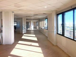 Oficina en alquiler en Tres Olivos - Valverde en Madrid