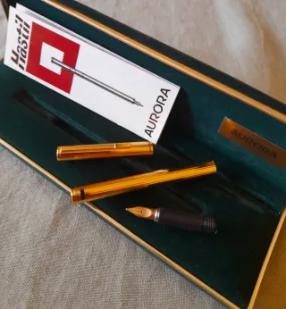 AURORA HASTIL ORO.  PLUMA ESTILOGRAFICA ITALIANA