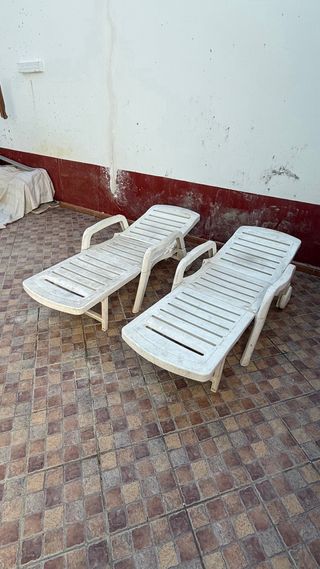 Tumbonas de plástico blancas (2 unidades)