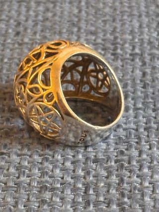 Anillo plateado de TOUS con diseño calado