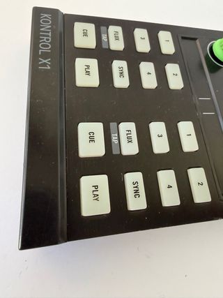 Controlador DJ Traktor Kontrol X1