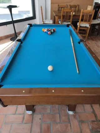 Mesa de billar y accesorios